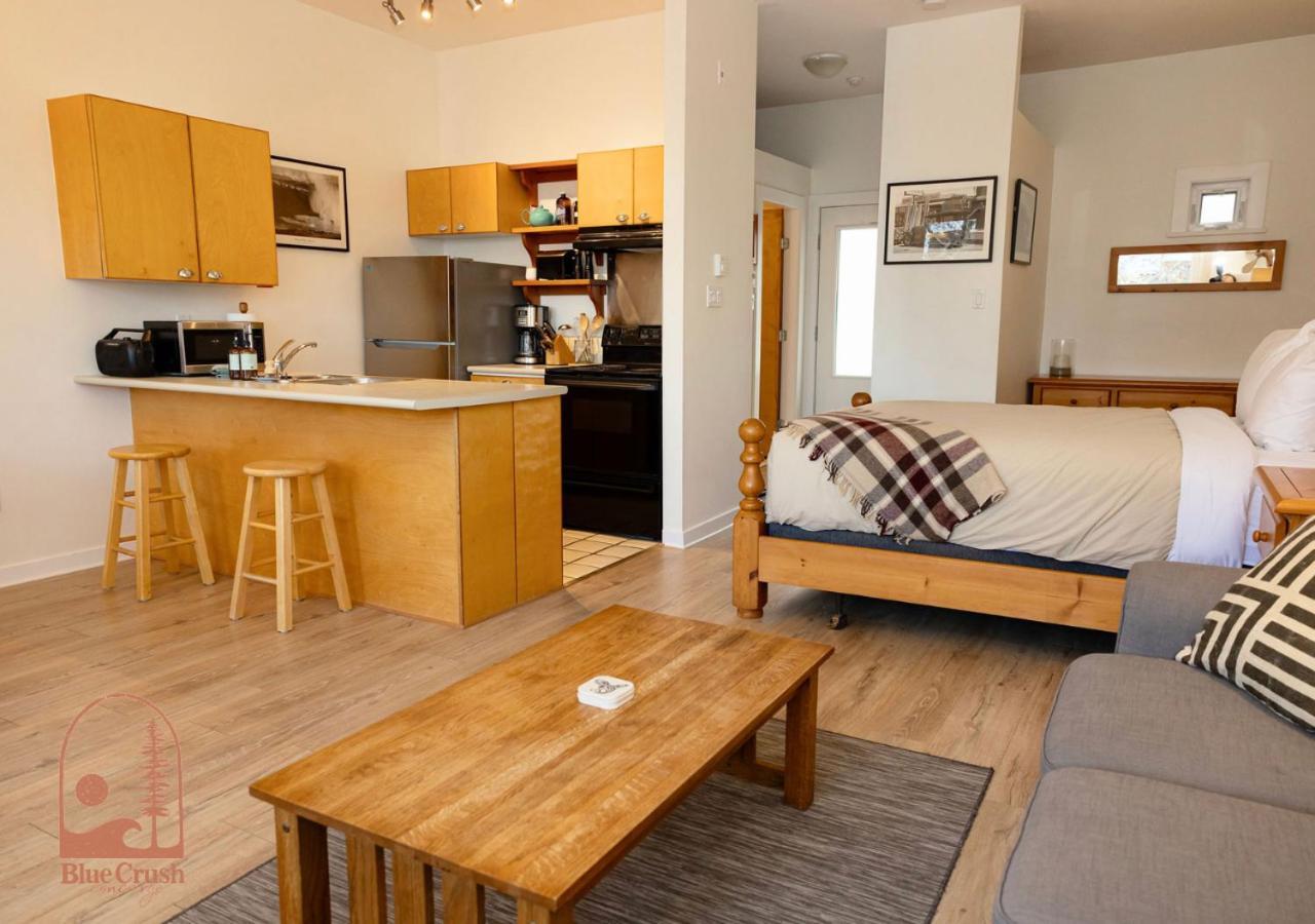 Wave Haven Waterfront Condo Hotel Тофино Екстериор снимка