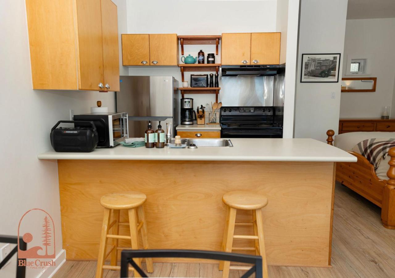 Wave Haven Waterfront Condo Hotel Тофино Екстериор снимка